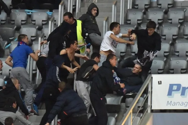 Prije polufinalne utakmice Kupa Krešimira Ćosića u dvorani Višnjik, došlo je do sukoba navijačkih skupina Zadra i Cibone, Tornada i Smogovaca.