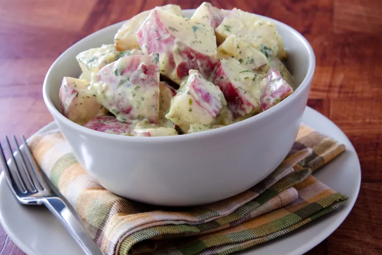 Salata od crvenog krumpira