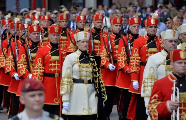 SPEKTAKL NA TRGU: Počasno zaštitna bojna Hrvatske vojske održala ceremoniju Velike smjene straže