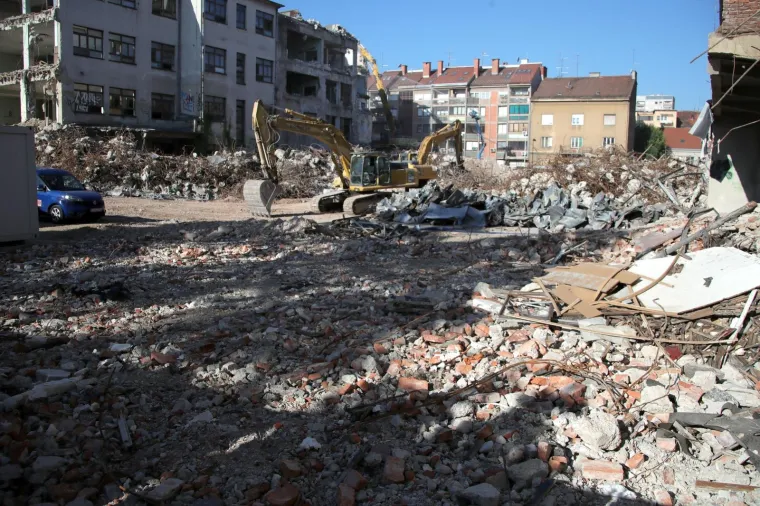 Simbol borbe radnica, ali i propasti: Ovako danas izgleda nekad slavna tekstilna tvornica Kamensko