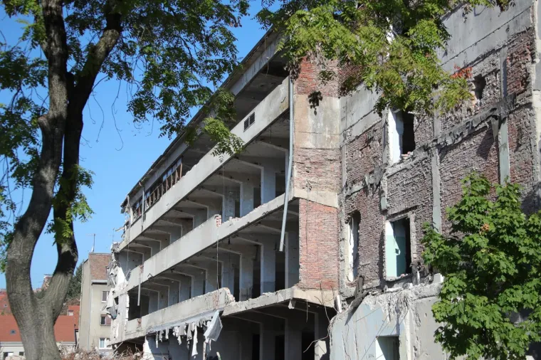 Simbol borbe radnica, ali i propasti: Ovako danas izgleda nekad slavna tekstilna tvornica Kamensko