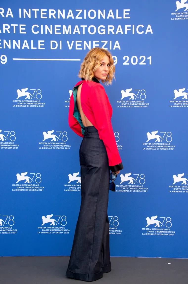 Talijanski Vogue je look hrvatske glumice u Veneciji uvrstio među najbolja izdanja na crvenom tepihu