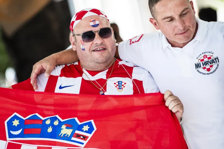 U Splitu se već na ulicama zahuktalo pred utakmicu, osjetite dašak atmosfere