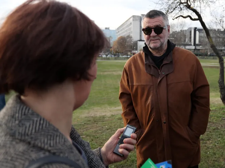 NA SUPROTNOJ STRANI: Prosvjed prije svečanosti otkrivanja spomenika Franji Tuđmanu
