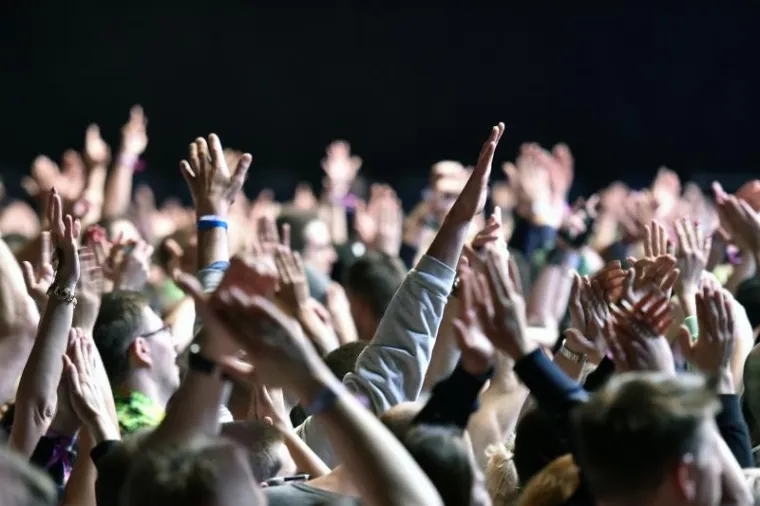 PRVA VEČER SPEKTAKLA U UMAGU: Slavni 'The Prodigy' oduševili posjetitelje, pogledajte kako je bilo