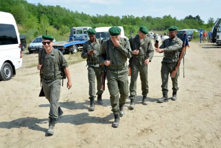 GORAN VIŠNJIĆ FASCINIRAN HRVATSKOM SAHAROM: Pauzu na snimanju iskoristio za selfije s devama i konjima