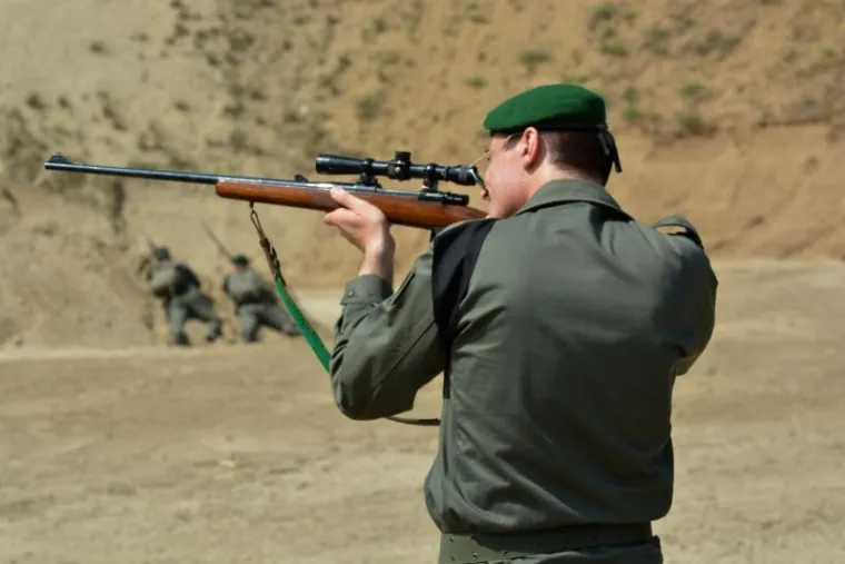 GORAN VIŠNJIĆ FASCINIRAN HRVATSKOM SAHAROM: Pauzu na snimanju iskoristio za selfije s devama i konjima