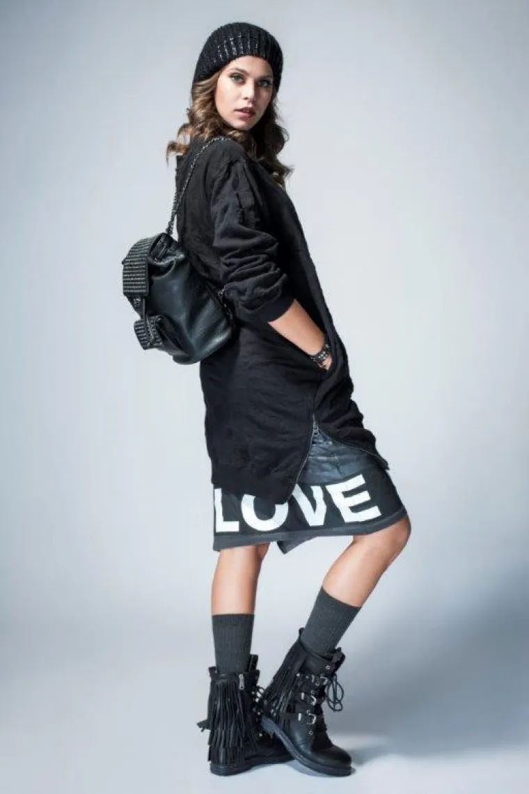 Fashion avanturistica: Mia Kovačić u prilično cool novoj kolekciji Replaya