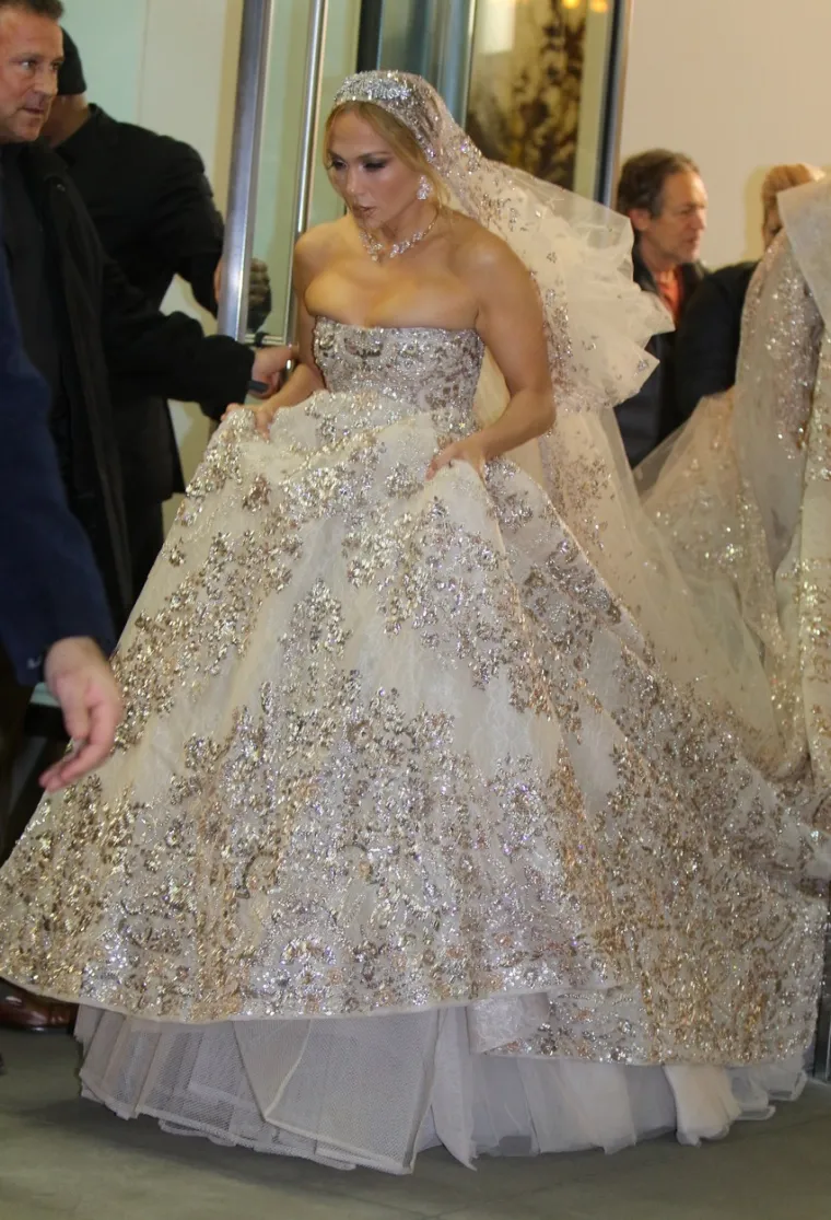 Objektiv fotoaparata uhvatio je američku glumicu Jennifer Lopez na Manhattanu u New Yorku dok je snimala scene za njezin novi film "Marry Me". Foto: Profimedia