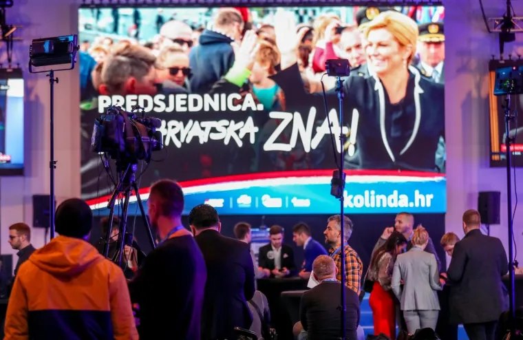 IZBORNI STOŽER KOLINDE GRABAR KITAROVIĆ: Ore se domoljubne pjesme, čeka se predsjednica