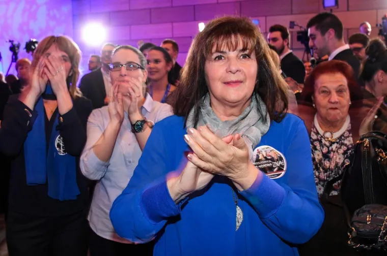 IZBORNI STOŽER KOLINDE GRABAR KITAROVIĆ: Ore se domoljubne pjesme, čeka se predsjednica
