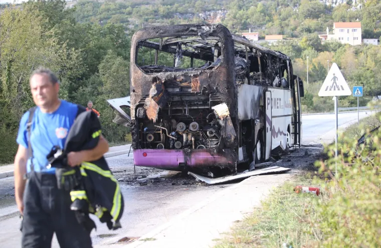 ZAPALIO SE AUTOBUS NA STAROJ KLIŠKOJ CESTI: Nije bilo ozlijeđenih
