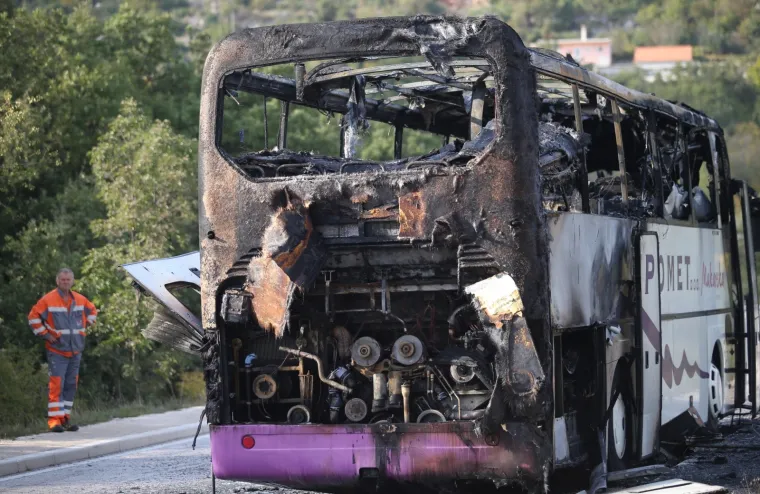 ZAPALIO SE AUTOBUS NA STAROJ KLIŠKOJ CESTI: Nije bilo ozlijeđenih