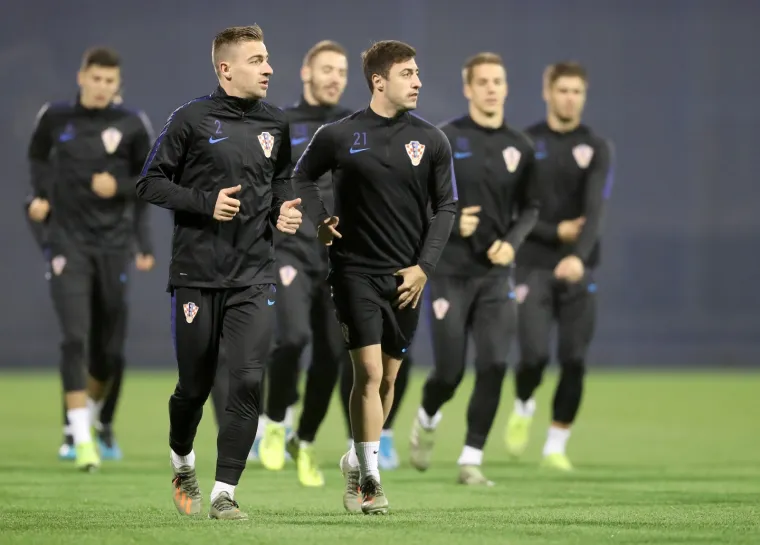 11.11.2019., Zagreb - Trening hrvatske nogometne reprezentacije na stadionu Maksimir uoci posljednje utakmice u kvalifikacijama za Europsko prvenstvo protiv Slovacke. Dario Melnjak, Josip Juranovic Photo: Slavko Midzor/PIXSELL