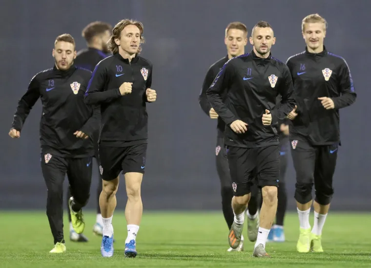 11.11.2019., Zagreb - Trening hrvatske nogometne reprezentacije na stadionu Maksimir uoci posljednje utakmice u kvalifikacijama za Europsko prvenstvo protiv Slovacke. Nikiola Vlasic, Luka Modric, Mario Pasalic, Marcelo Brozovic, Tin Jedvaj Photo: Slavko Midzor/PIXSELL