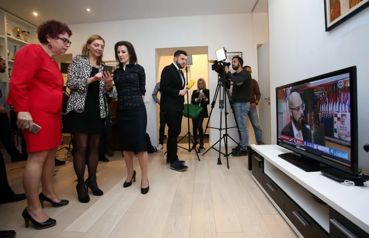 DALIJA OREŠKOVIĆ REZULTATE PRATI IZ SVOG DOMA: Ugostila brojne simpatizere