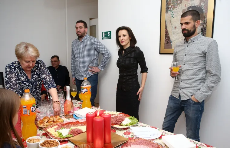 DALIJA OREŠKOVIĆ REZULTATE PRATI IZ SVOG DOMA: Ugostila brojne simpatizere