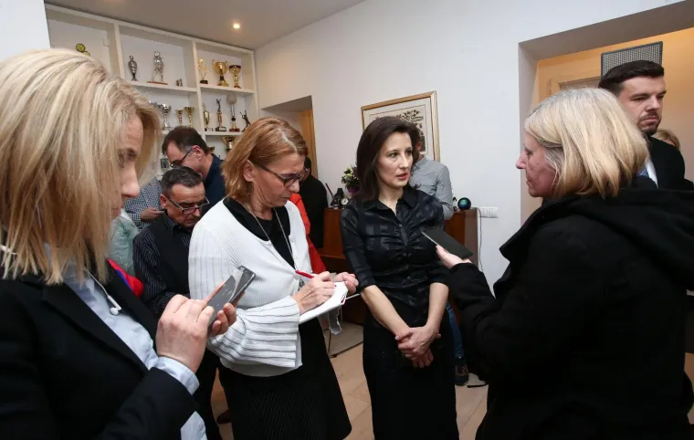 DALIJA OREŠKOVIĆ REZULTATE PRATI IZ SVOG DOMA: Ugostila brojne simpatizere