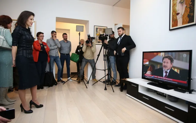 DALIJA OREŠKOVIĆ REZULTATE PRATI IZ SVOG DOMA: Ugostila brojne simpatizere