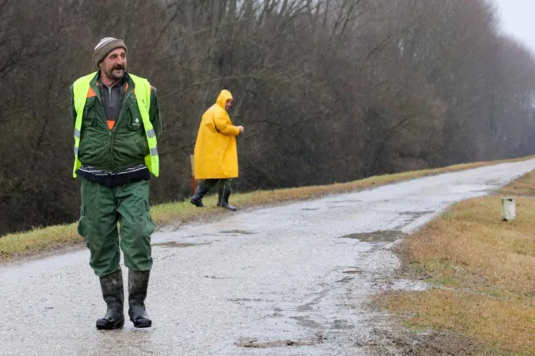 PREVRENUO SE ČAMAC S MIGRANTIMA U DUNAV: Pronađena dva tijela, a za četiri osobe se traga