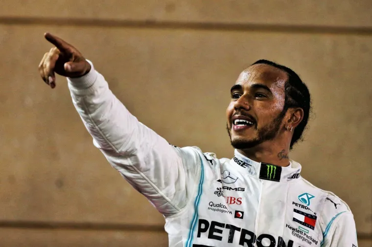 Posljednji na listi je vozač formule 1 Lewis Hamilton koji je zaradio 342 milijuna eura u proteklom desetljeću.