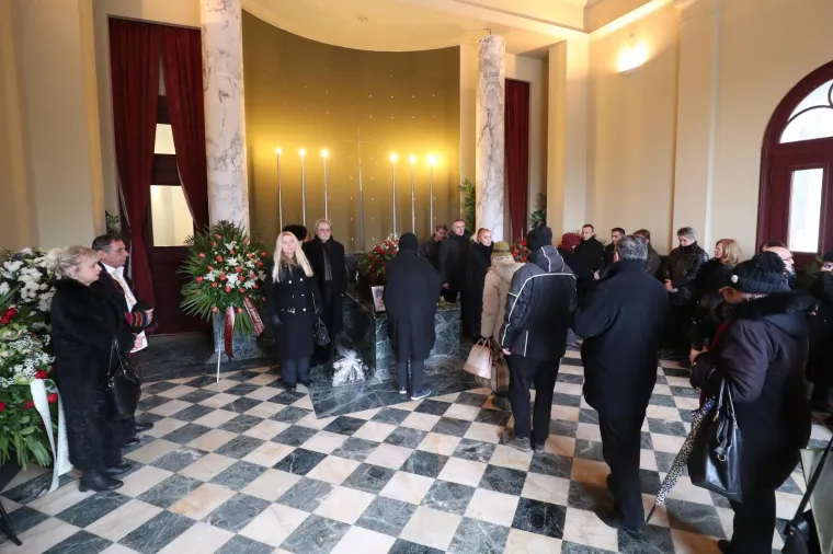 PRIJATELJI I KOLEGE SE OPROSTILI OD IVE GREGUREVIĆA: Glumačkog velikana ispratili ga na zagrebačkom Mirogoju