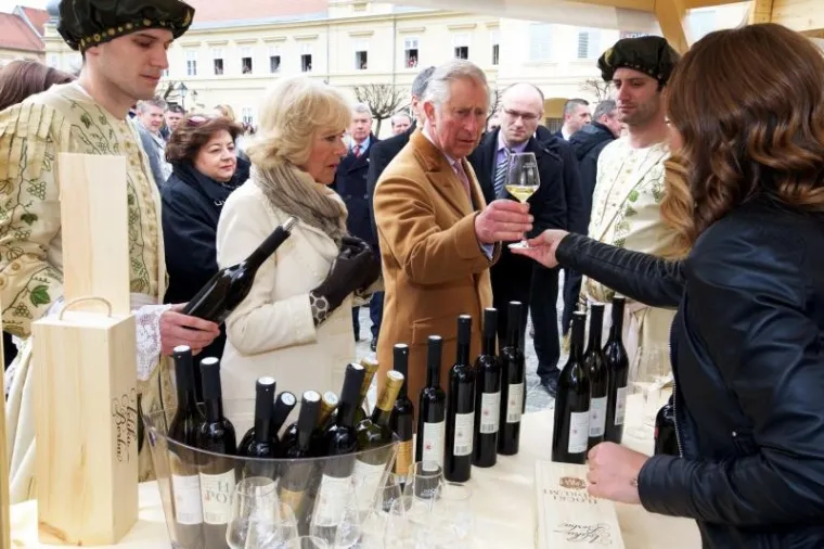 POSJET OSIJEKU: Princ Charles i Camilla prošetali centrom grada i Tvrđom