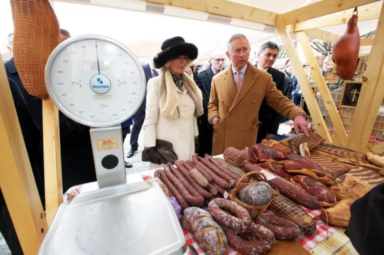 POSJET OSIJEKU: Princ Charles i Camilla prošetali centrom grada i Tvrđom