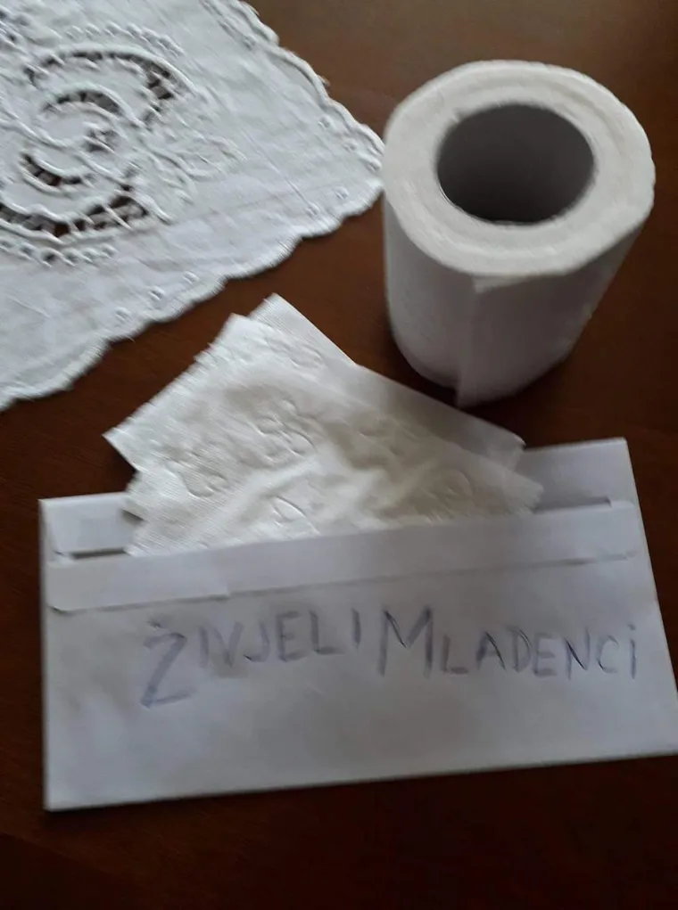 HRVATI ZBIJAJU VRHUNSKE ŠALE NA RAČUN KORONE: 'U dućanima više nema brašna. Kaj je, sad nitko nije alergičan na gluten?'