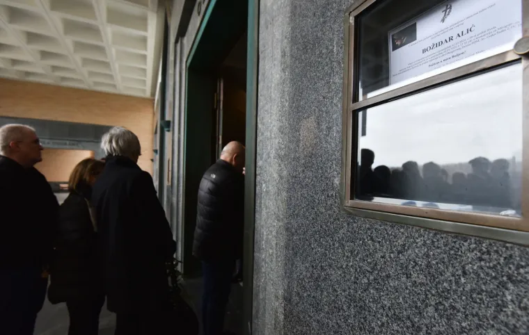 POSLJEDNJI ISPRAĆAJ BOŽIDARA ALIĆA NA MIROGOJU: Od glumca se pozdravili obitelj i prijatelji uz Sinatrinu pjesmu 'My way'