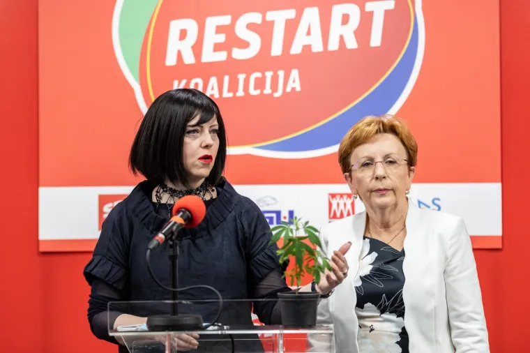 MIRELA HOLY PREDSTAVILA 'LEX CANNABIS': U žardinjeru iza SDP-a posadila jednu biljku