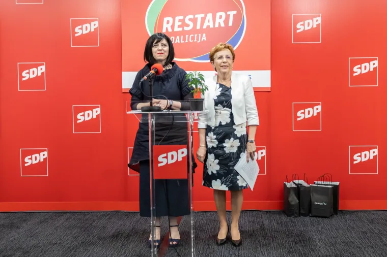 MIRELA HOLY PREDSTAVILA 'LEX CANNABIS': U žardinjeru iza SDP-a posadila jednu biljku
