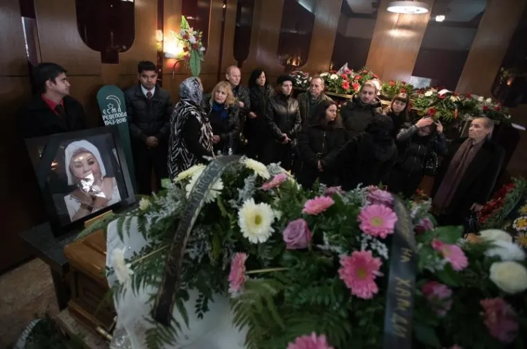 Tijekom života odgojila je četrdesetsedmero djece i sudjelovala u brojnim humanitarnim akcijama.