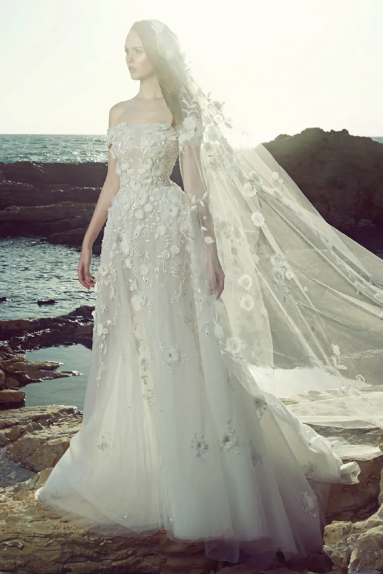 U Vesna SPOSA salonu dostupne su haljine iz kolekcije za 2017. godinu (dostupne na ovim fotografijama)