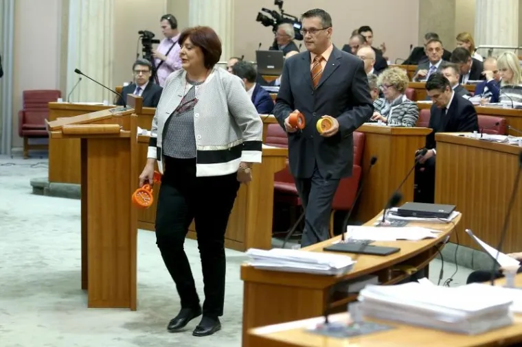 Narančaste budilice predali su im Goran Beus Richembergh i Nata Turina Đurić