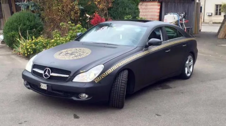 ALBANAC OPSJEDNUT POZNATOM MARKOM: Car neukusa sve što dotakne pretvara u Versace