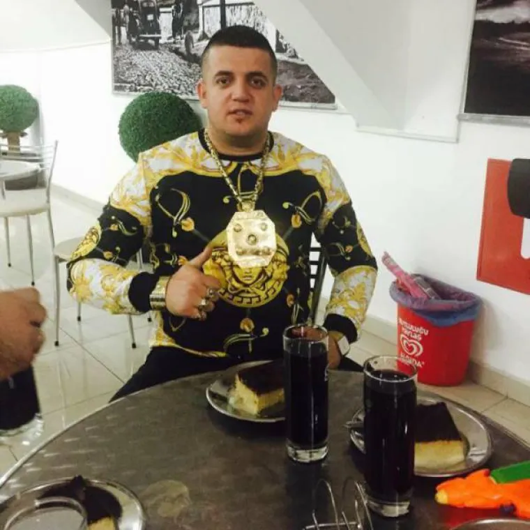 ALBANAC OPSJEDNUT POZNATOM MARKOM: Car neukusa sve što dotakne pretvara u Versace