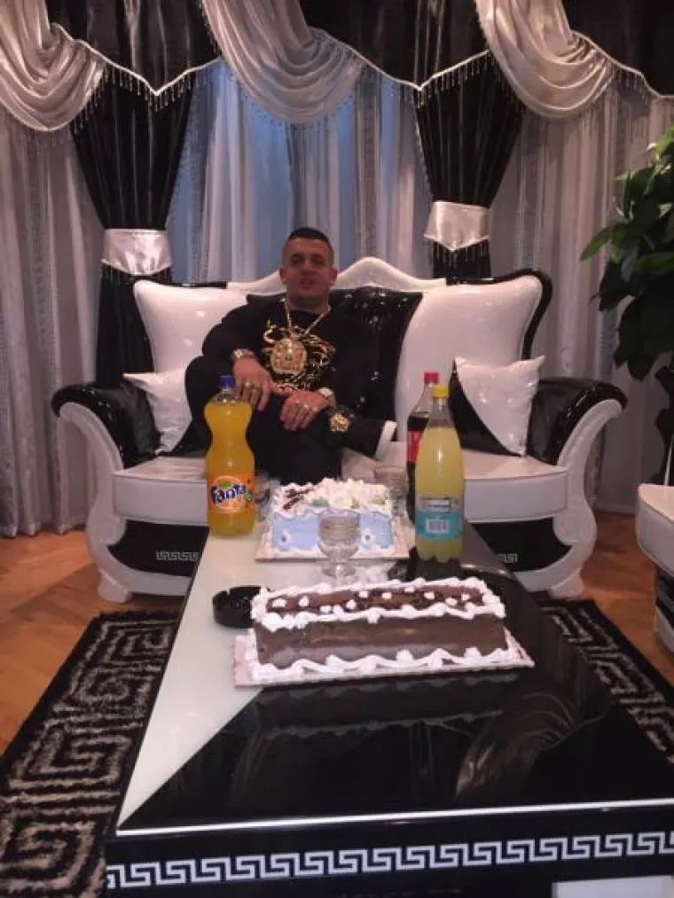 ALBANAC OPSJEDNUT POZNATOM MARKOM: Car neukusa sve što dotakne pretvara u Versace
