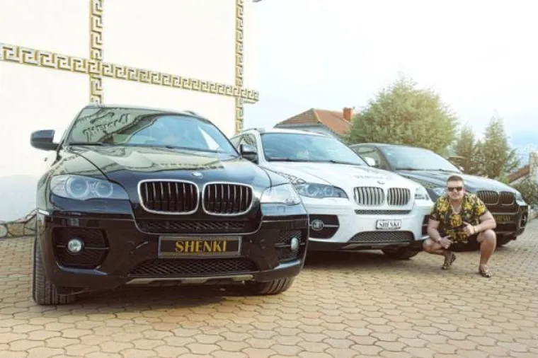 ALBANAC OPSJEDNUT POZNATOM MARKOM: Car neukusa sve što dotakne pretvara u Versace