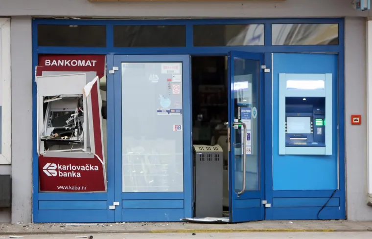 DETONACIJA PRENULA KARLOVČANE IZ SNA: Usred noći raznijeli bankomat