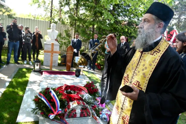 POKOPANA MIRA MARKOVIĆ: Urna udovice Slobodana Miloševića položena u grob u obiteljskoj kući