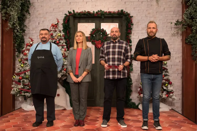 Sve je spremno za početak božićnog specijala RTL-ova kulinarskog showa.