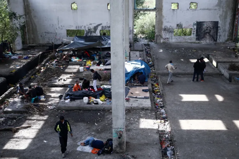 MIGRANTI NAPRAVILI NOVI KAMP U ŠUMI IZNAD VELIKE KLADUŠE: Bez struje, vode i hrane provode dane u nadi da će uspjeti u 'gameu'