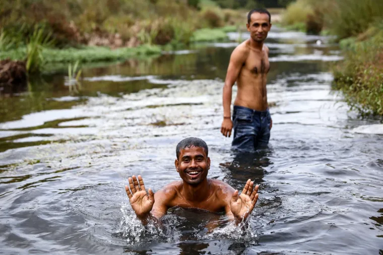 MIGRANTI NAPRAVILI NOVI KAMP U ŠUMI IZNAD VELIKE KLADUŠE: Bez struje, vode i hrane provode dane u nadi da će uspjeti u 'gameu'