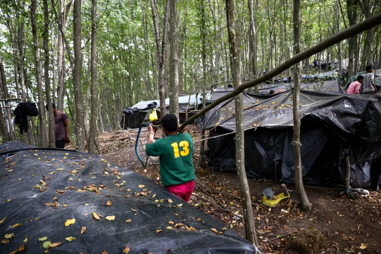 MIGRANTI NAPRAVILI NOVI KAMP U ŠUMI IZNAD VELIKE KLADUŠE: Bez struje, vode i hrane provode dane u nadi da će uspjeti u 'gameu'