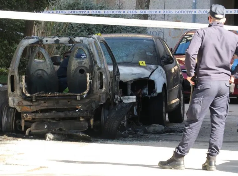 DRAMA U SPLITU: U podmetnutim požarima izgorjelo nekoliko automobila