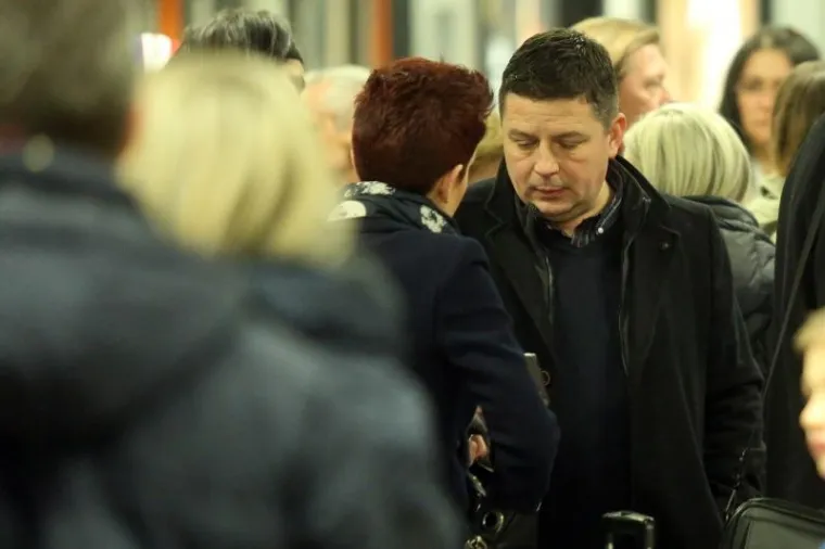 HRVATSKA INVAZIJA NA PARIZ: Navijači pohitali dati podršku Kaubojima