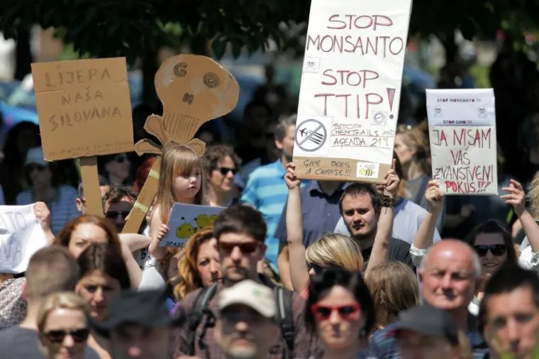 PROSVJED PROTIV GMO-a: U Zagrebu se okupilo mnoštvo građana s maštovitim transparentima