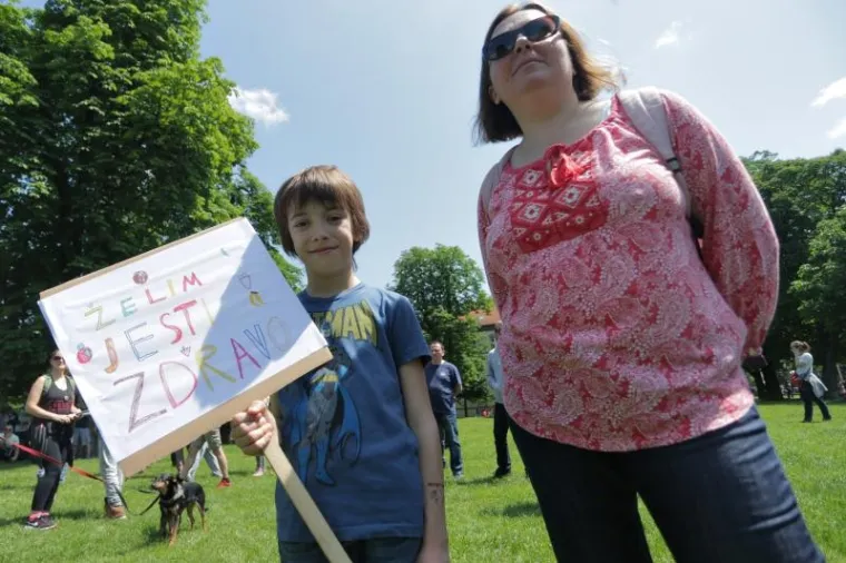 PROSVJED PROTIV GMO-a: U Zagrebu se okupilo mnoštvo građana s maštovitim transparentima