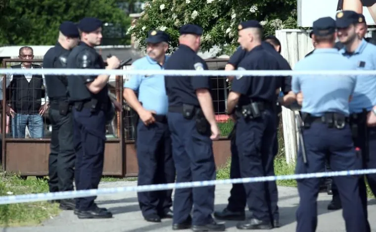 POLICIJA OGRADILA PODRUČJE: Prisilna deložacija obitelji Brčina